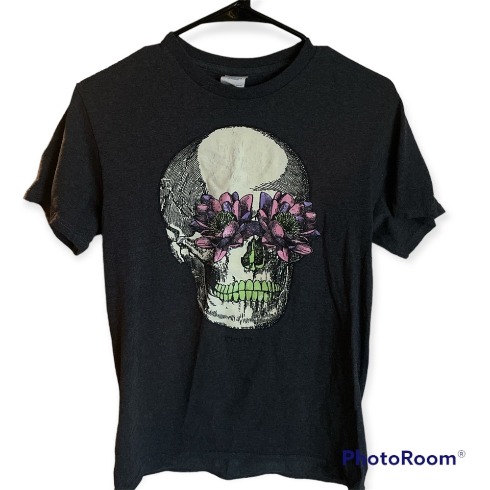 Skull Tshirt Gray Womens S Casual Flowers Edgy Unique botanical grey Streetwear